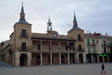 Casa Consistorial en la plaza mayor.