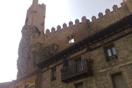 vistas de la torre del castillo desde las calles.