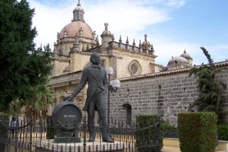 Monumento a González Angel y la Catedral Monumento a González Angel y la Catedral