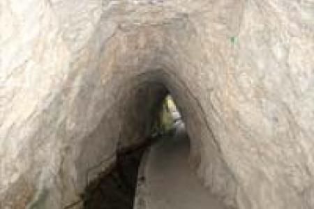 Entrada de la Cueva del Agua en Tiscar