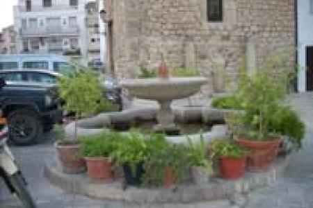 Fuente de la Iglesia de San Pedro y San Pablo