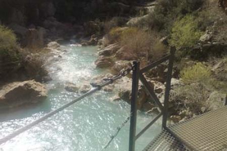Sendero de las pasarelas del Río Vero en Alquézar.